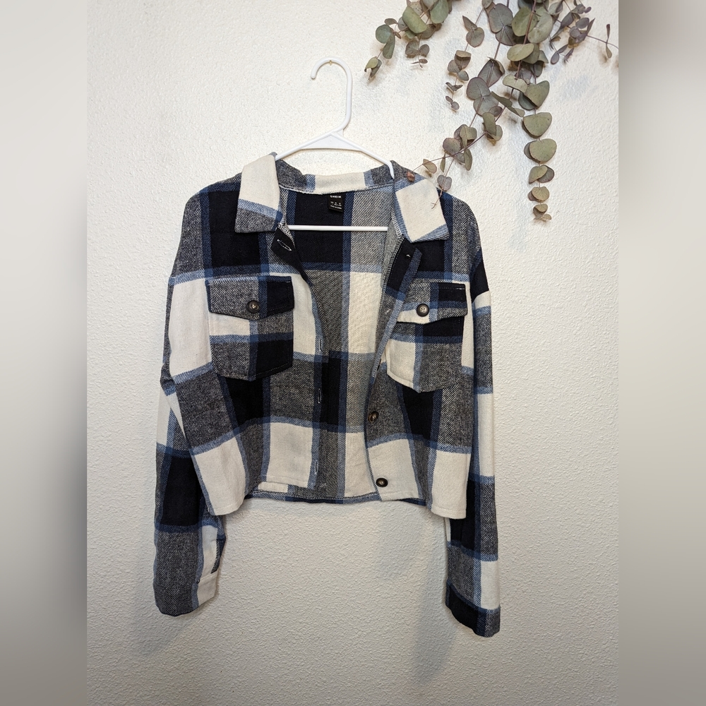 SHEIN Flannel Crop-top